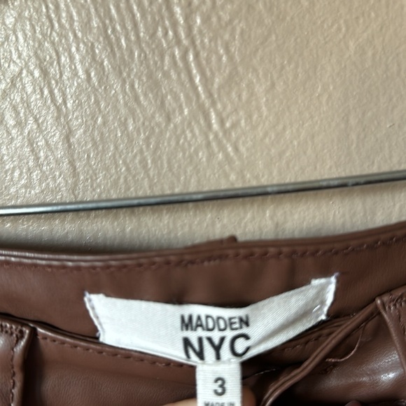 Madden NYC Coated Faux Leather Pants Size 3 - Picture 3 of 5